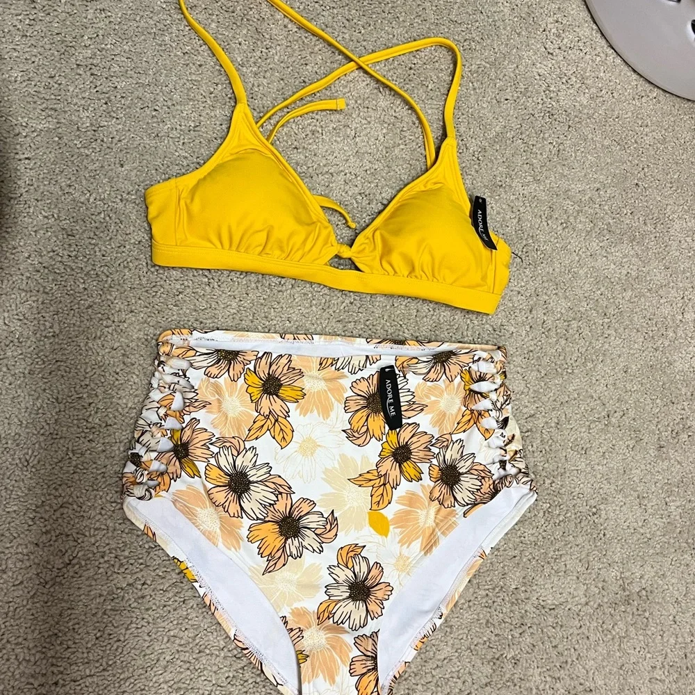 Two piece swim suit - Picture 1 of 3